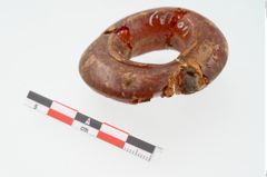 Foto von Bernsteinringperle (NHMW-PRAE-024739)